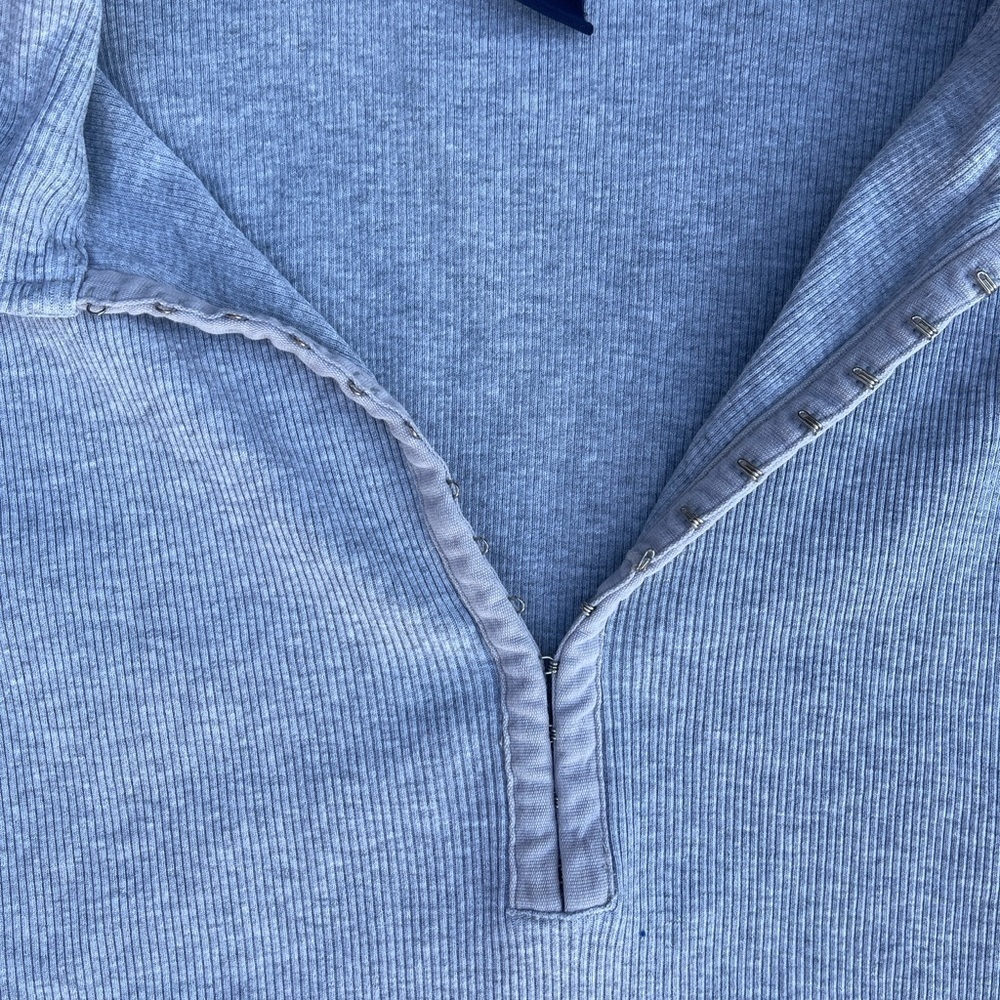 GAP women’s shirt - Picture 3 of 4
